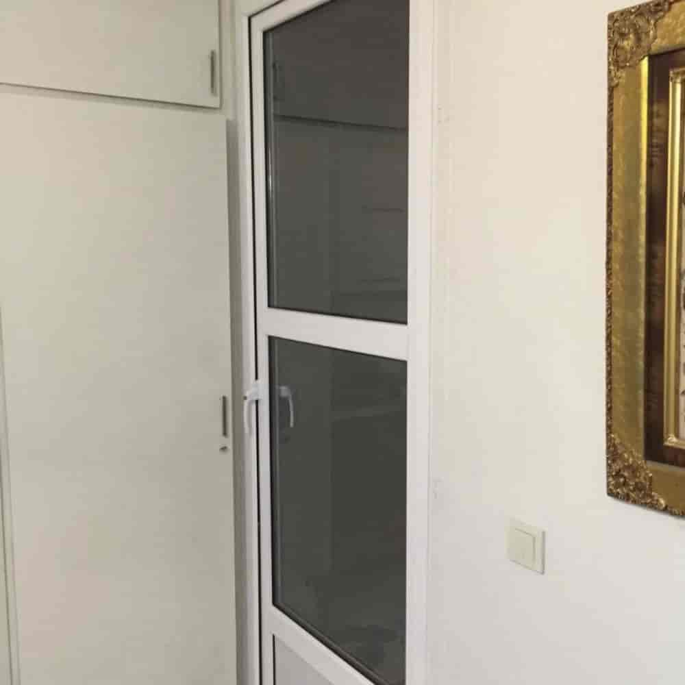 تعویض درب فلزی تراس با درب دوجداره upvc و یراق‌آلات دوطرفه فانتزی ترک